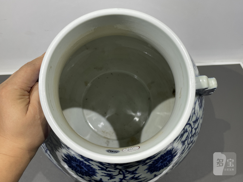 清乾隆 青花缠枝莲纹鹿头尊 - 图12